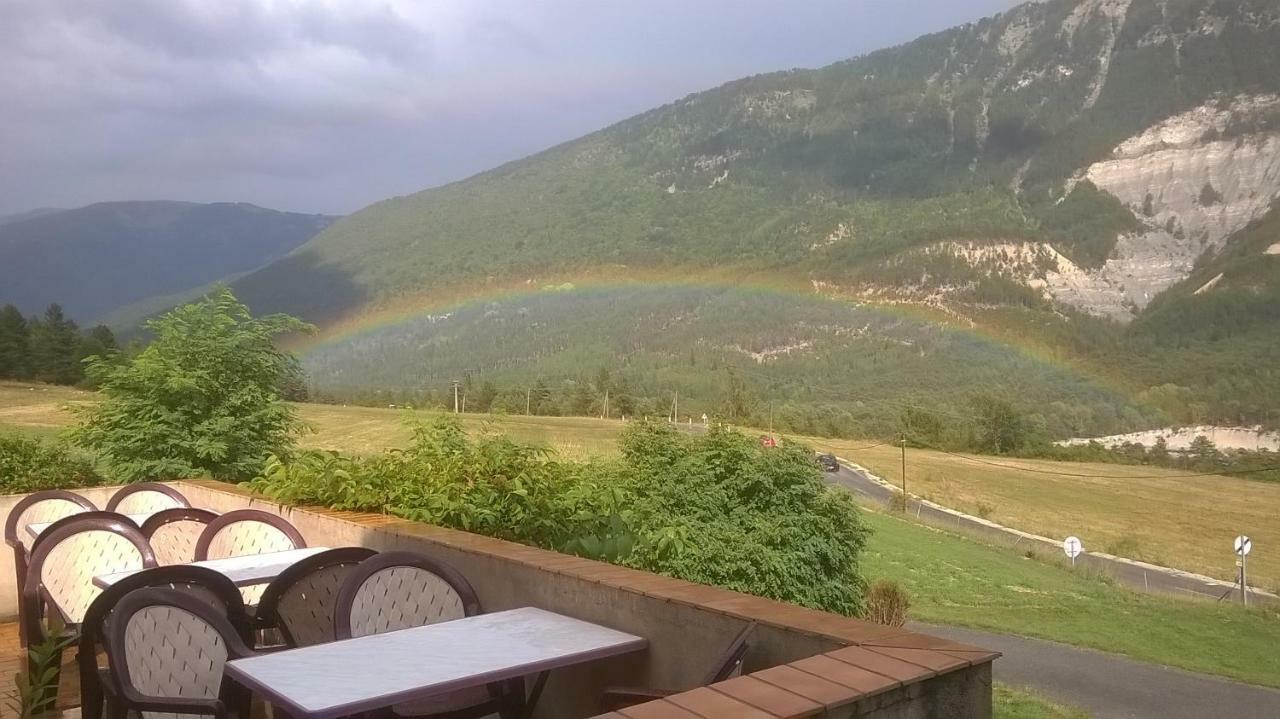 Bed and Breakfast Mas Du Colombier Saint-André-les-Alpes Zewnętrze zdjęcie